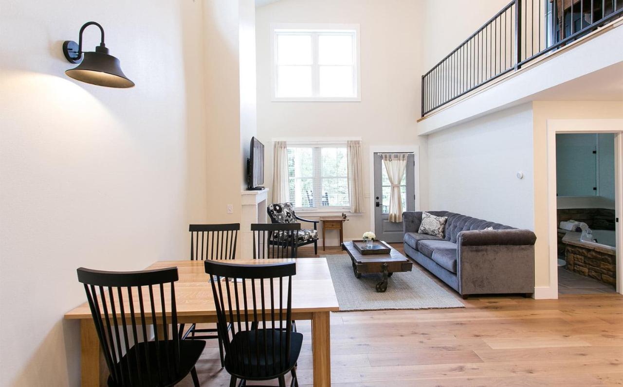 מילסבורג Farmhouse Suites By Amish Country Lodging מראה חיצוני תמונה