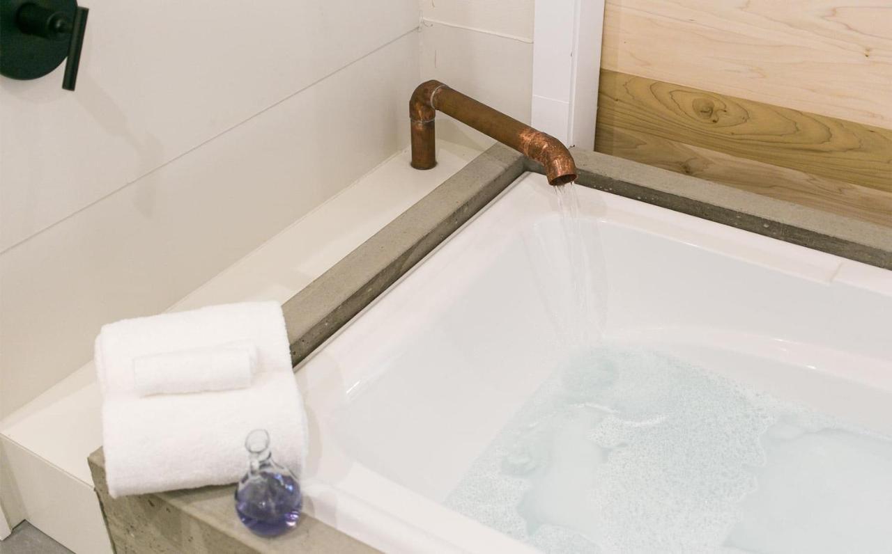 מילסבורג Farmhouse Suites By Amish Country Lodging מראה חיצוני תמונה